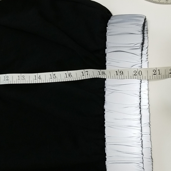 Black, crop, hooded, I am a warrior top - Picture 12 of 13